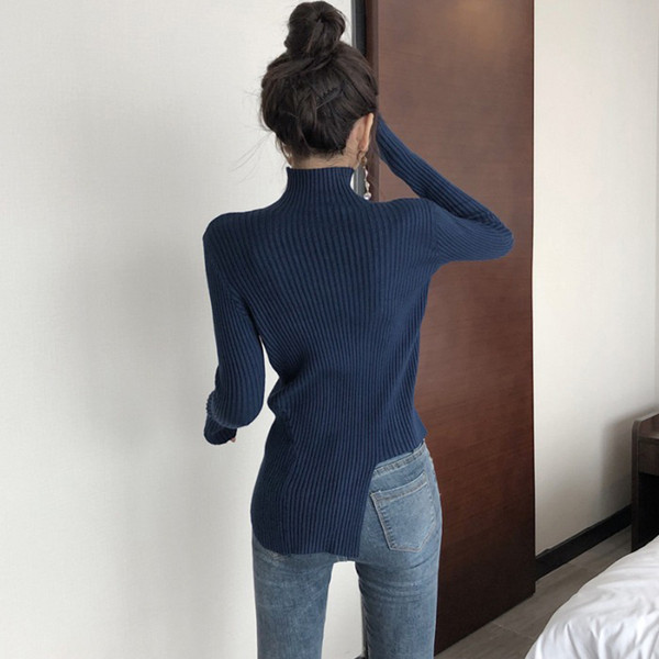 Bluză de damă asimetrică cu guler polo de culoare albastră