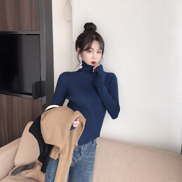 Bluză de damă asimetrică cu guler polo de culoare albastră