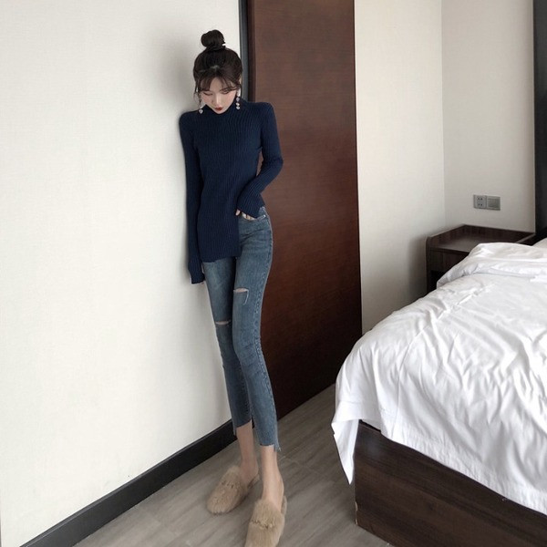 Bluză de damă asimetrică cu guler polo de culoare albastră