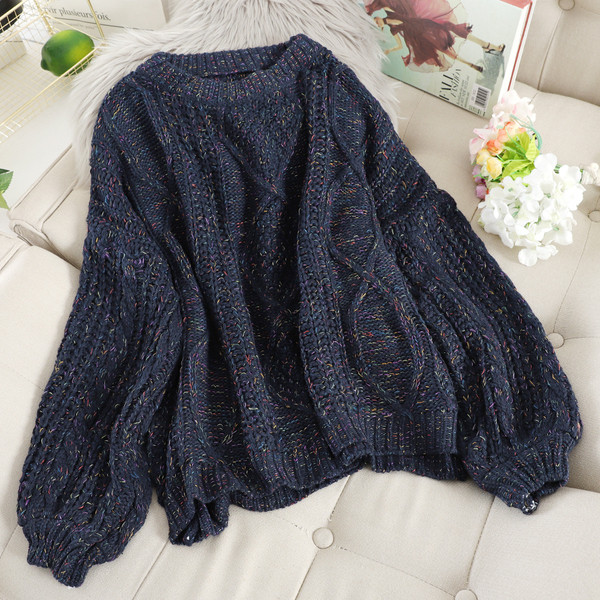 Alkalmi női pulóver széles ujjal és ovális nyakkivágással