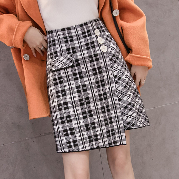 Fusta dama in carouri model nou cu nasturi de culoare bej si negru-model asimetric