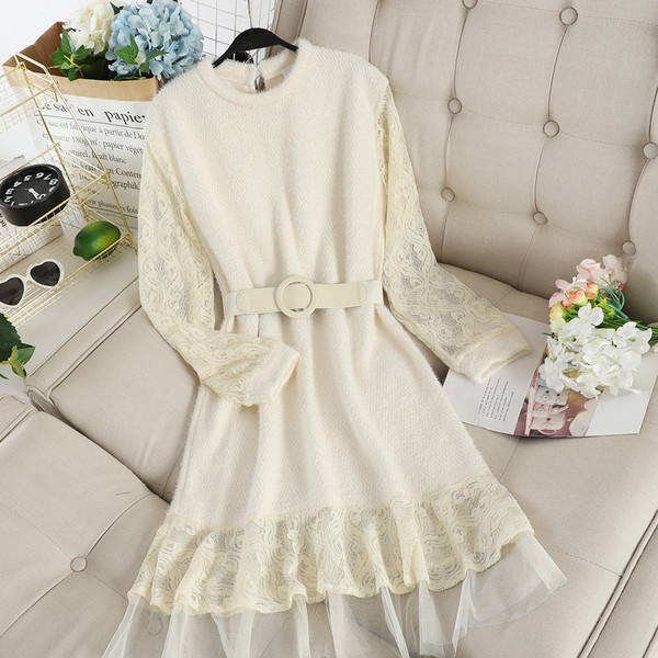 Rochie casual de dama tricotata in bej si roz cu curea si dantela