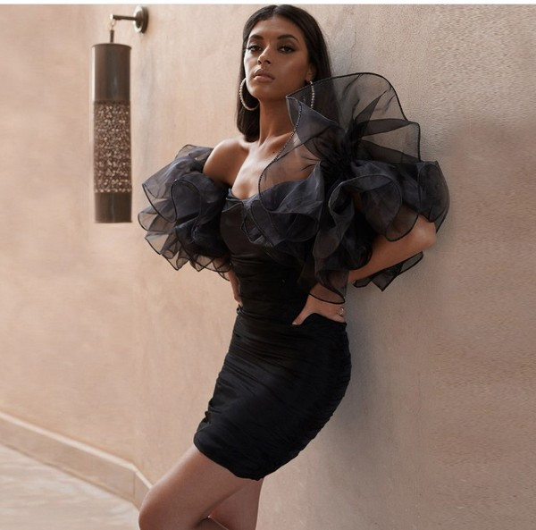 Модерна дамска къса рокля с тюл в бял и черен цвят 