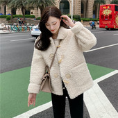 Női pehelykabát bézs, rózsaszín és zöld gombokkal