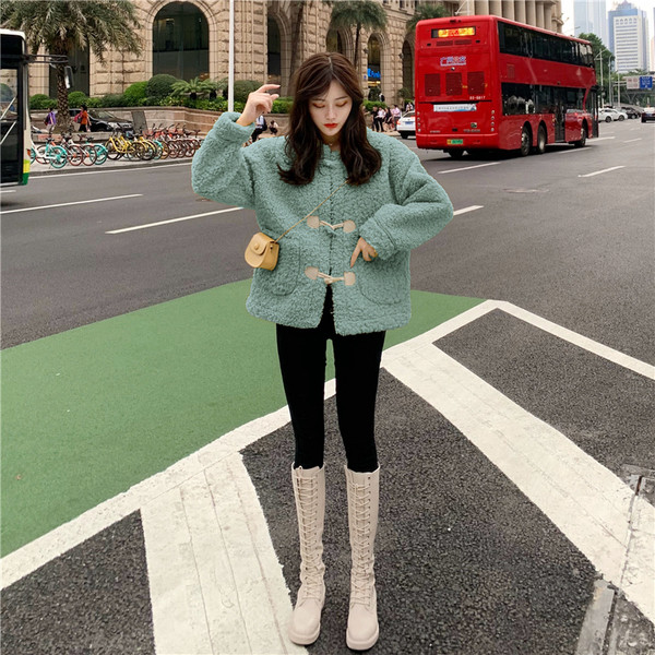 Női pehelykabát bézs, rózsaszín és zöld gombokkal