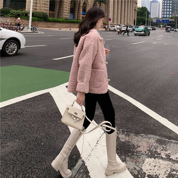 Női pehelykabát bézs, rózsaszín és zöld gombokkal