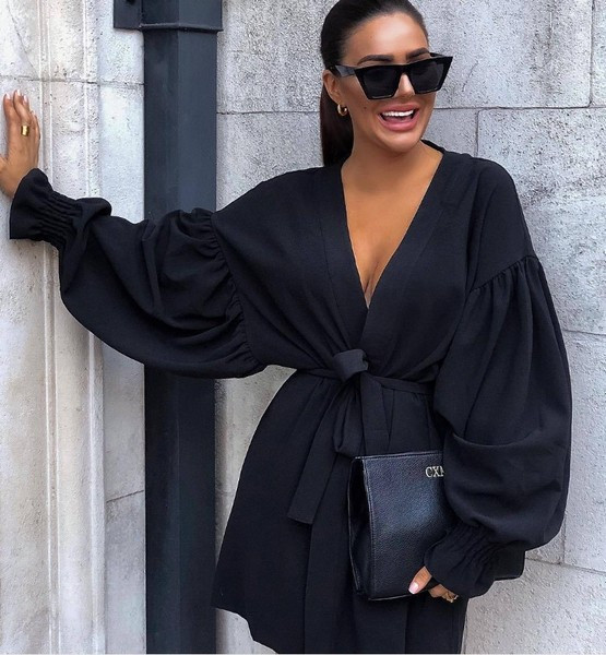 Модерна дамска къса рокля с дълбоко деколте и връзки в черен цвят 