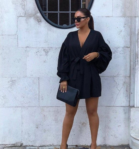 Модерна дамска къса рокля с дълбоко деколте и връзки в черен цвят 