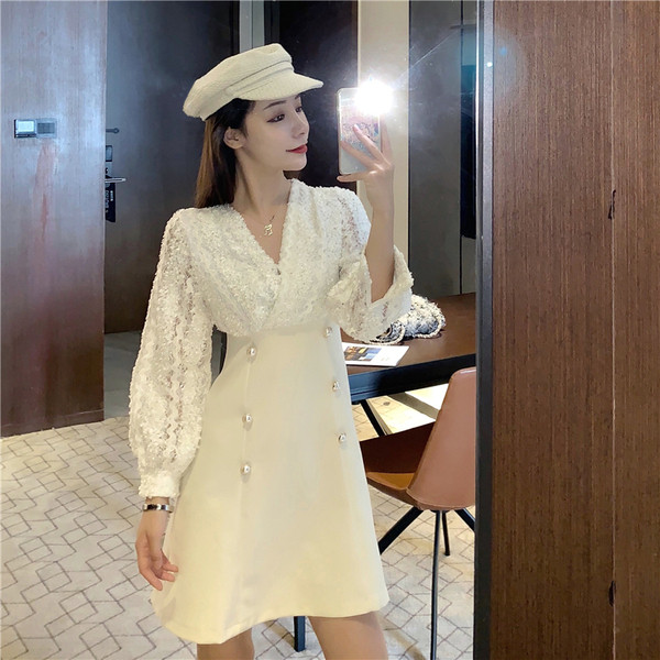 Rochie eleganta de dama in alb si negru cu dantela si nasturi