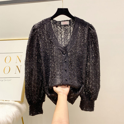 Модерна дамска дантелена блуза с шпиц деколте в три цвята