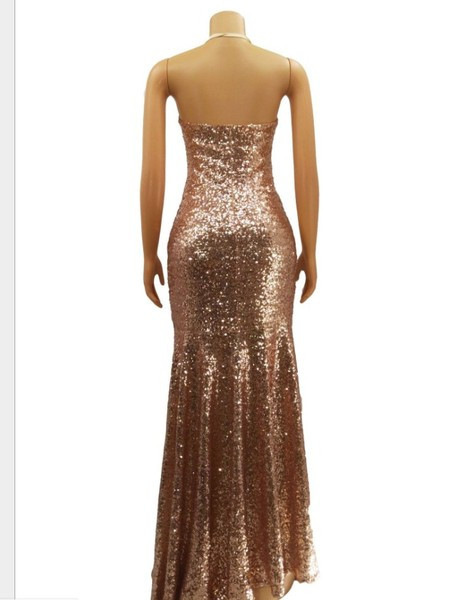 ΝΕΟ μοντέλο μοντέρνο γυναικείο φόρεμα με βαθύ λαιμόκοψη και πούλιες σε ροζ χρώμα