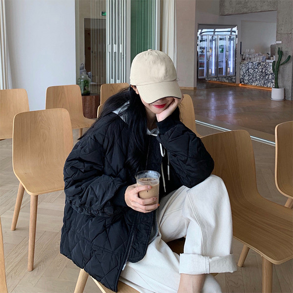 Тънко пролетно-есенно яке в черен цвят с цип