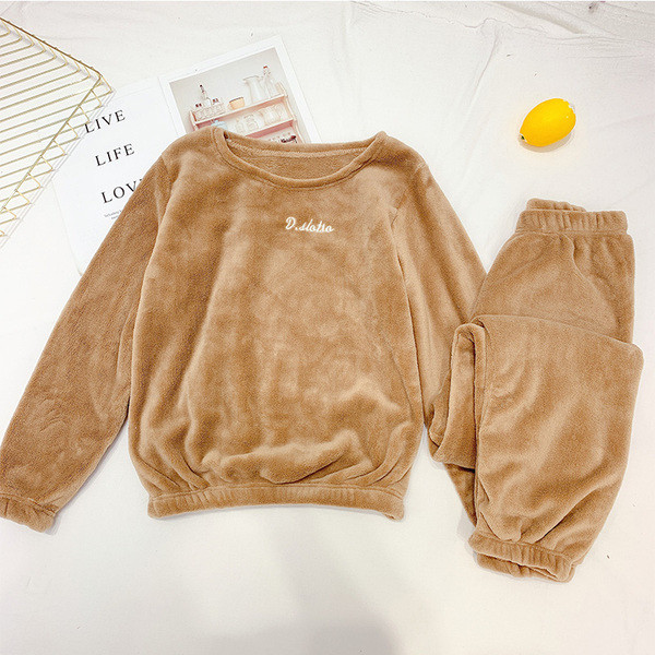 Γυναικείο σετ με στρογγυλό ντεκολτέ σε τέσσερα χρώματα