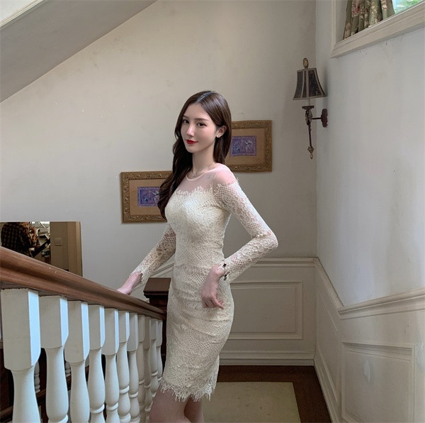 Rochie eleganta scurta din dantela de culoare bej