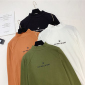 Bluză de damă cu guler jos și inscripție în mai multe culori