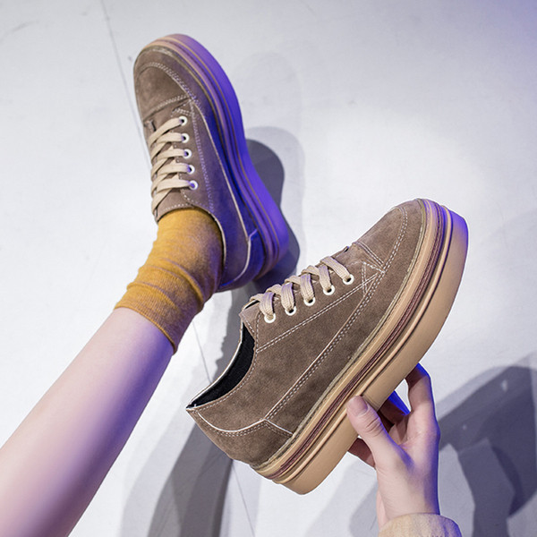 Női alkalmi cipő magas talppal bézs és fekete színben