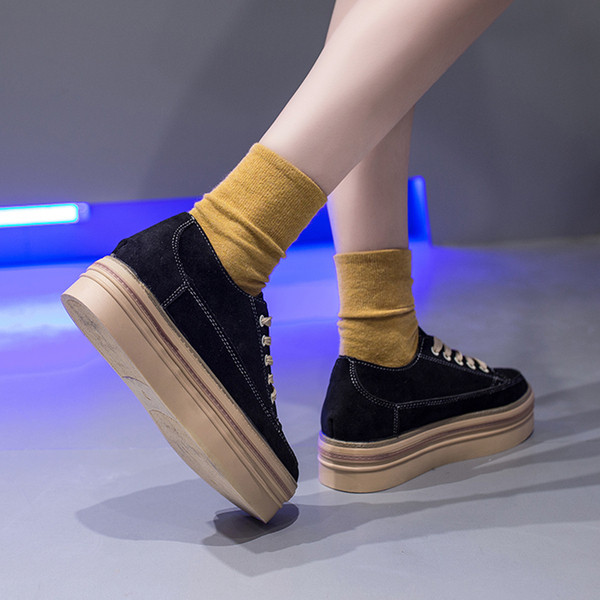 Női alkalmi cipő magas talppal bézs és fekete színben