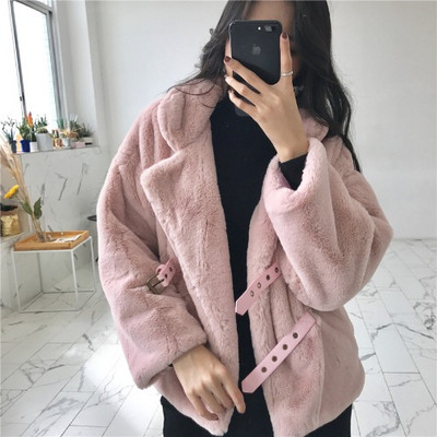 Jacheta scurta de puf de culoare roz si visiniu cu centura din piele ecologica