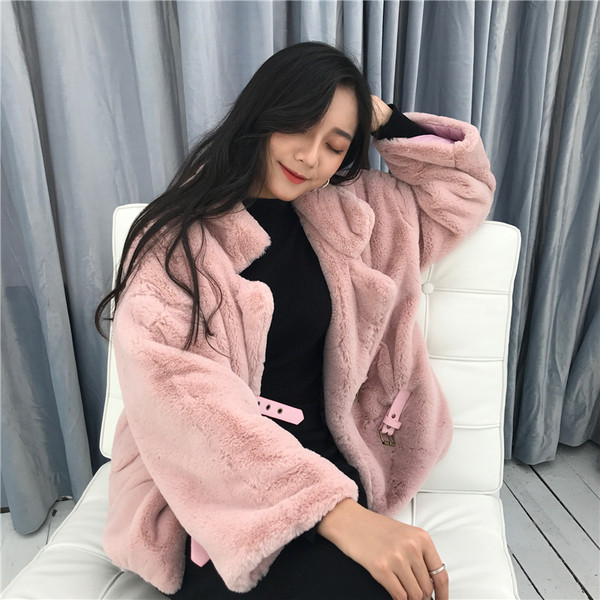 Jacheta scurta de puf de culoare roz si visiniu cu centura din piele ecologica