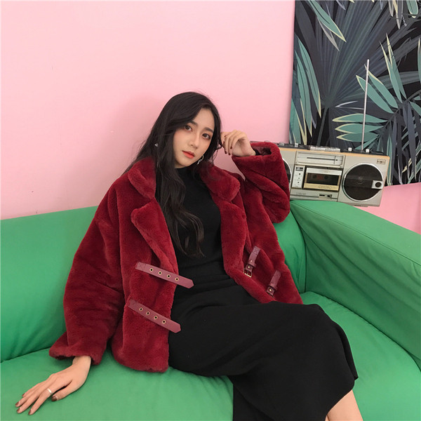 Jacheta scurta de puf de culoare roz si visiniu cu centura din piele ecologica