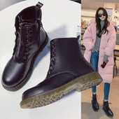 Női alkalmi bőrcsizma fekete fűzővel