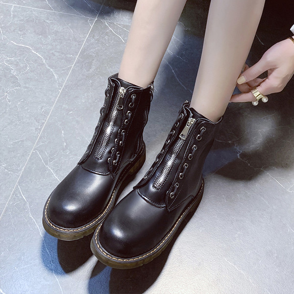 Női alkalmi bőrcsizma fekete fűzővel