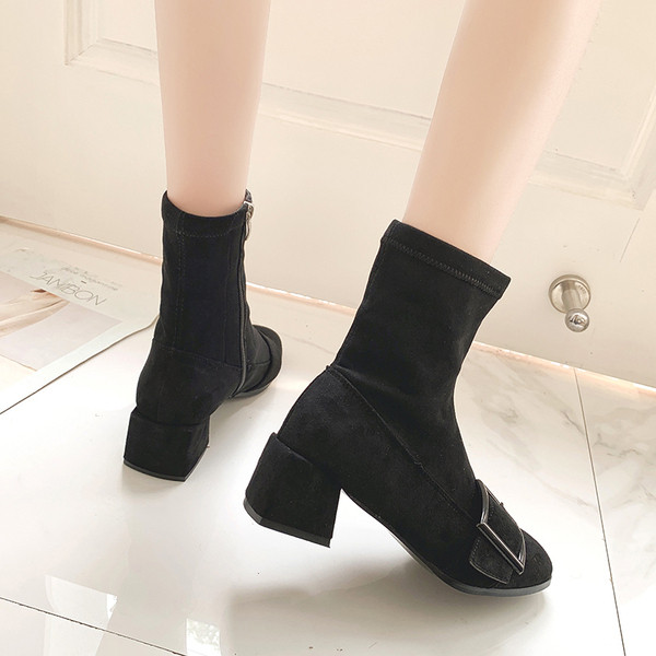 Ghete de dama moderne din piele intoarsa cu catarama metalica de culoare neagra