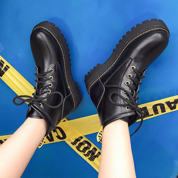 Cizme de iarnă de damă cu talpă aspră de culoare neagră