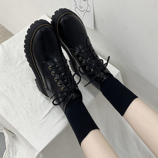 Cizme de iarnă de damă cu talpă aspră de culoare neagră