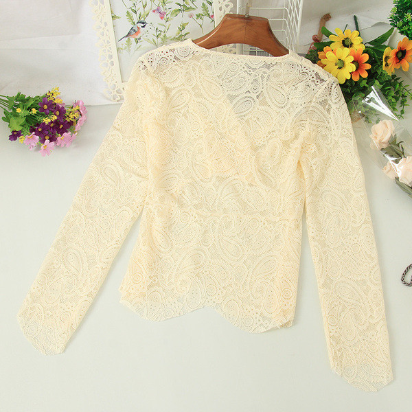 Bluza casual dama cu decolteu spitz si dantela in trei culori