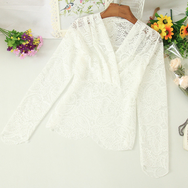 Bluza casual dama cu decolteu spitz si dantela in trei culori