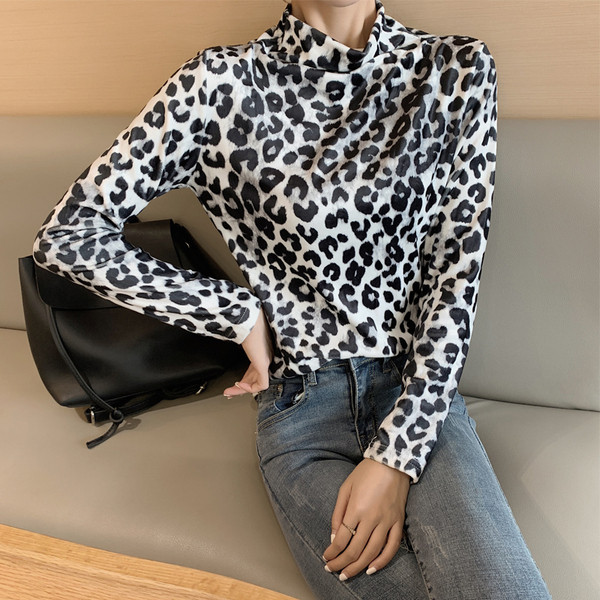 Bluză de damă cu model animal - două culori