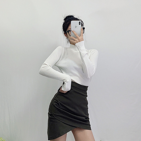 Bluză de damă mulată cu guler înalt în multe culori