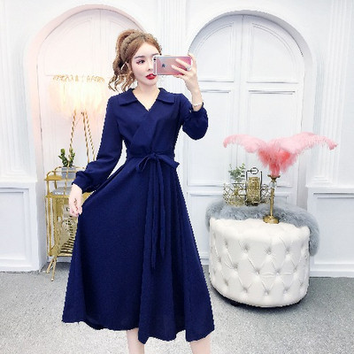 Modern női ruha övvel és spitz nyakkivágással, három színben