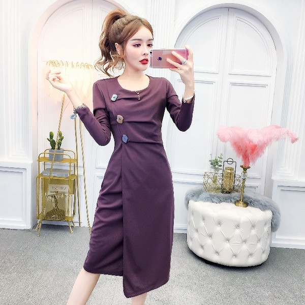 Rochie moderna de dama cu maneci lungi si decolteu oval model asimetric