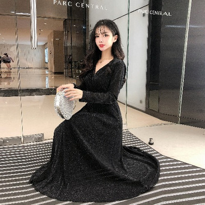 Rochie modernă de damă cu decolteu spitz și curea în roșu și negru