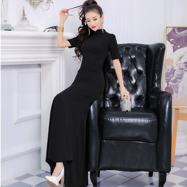 Modern női hosszú ruha rövid ujjal és magas gallérral piros és fekete színben