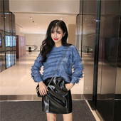 Női pulóver fehér és kék színben, rojtokkal