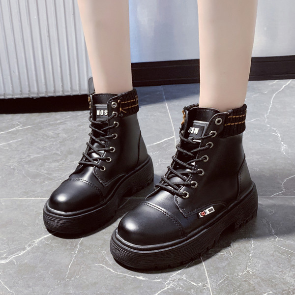 Cizme de dama din piele cu talpa aspra in alb-negru