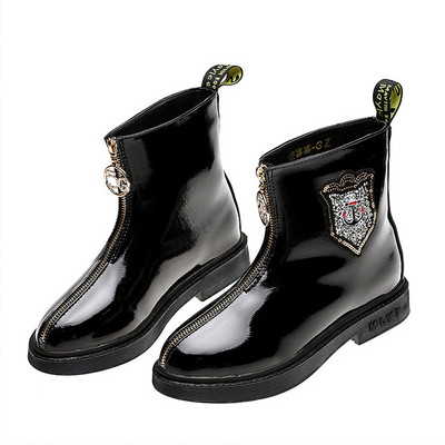 Női bőrcsizma cipzárral és kövekkel fekete-fehér színben