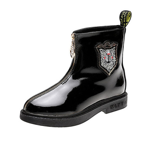 Női bőrcsizma cipzárral és kövekkel fekete-fehér színben