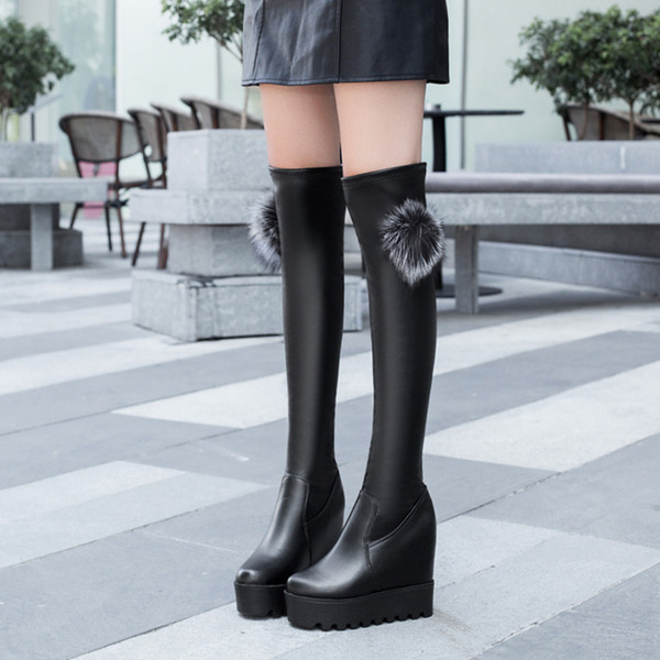 Cizme de dama actuale din piele cu platforma inalta de culoare neagra