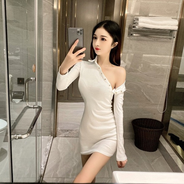 Rochie scurtă modernă de damă cu umăr gol și mâneci lungi