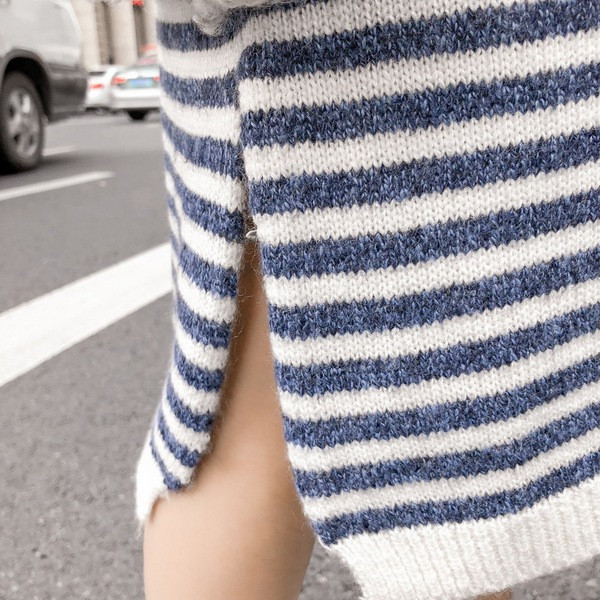 Rochie lunga tricotata cu dungi cu guler polo in doua culori