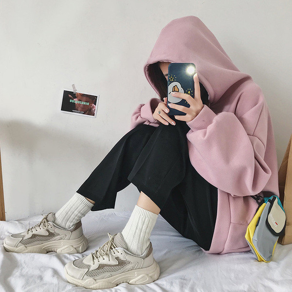 Alkalmi női tornacipő durva talppal, bézs színben