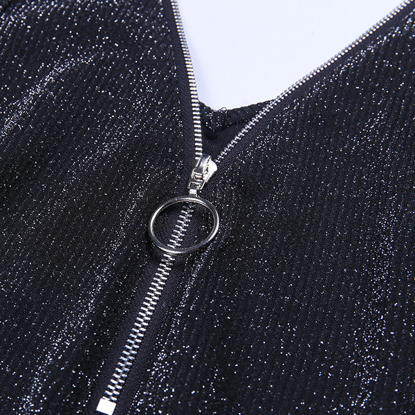 Κομψό γυναικείο φόρεμα με φερμουάρ και βαθύ λαιμόκοψη σε μαύρο χρώμα