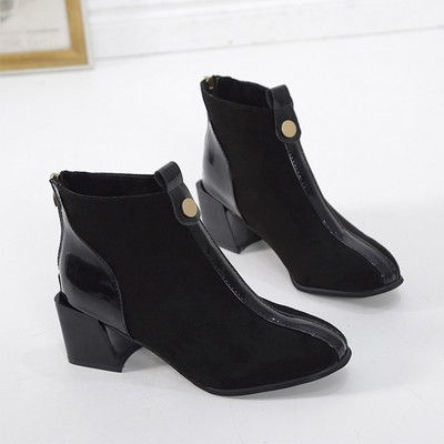 Fekete-fehér, vastag sarkú női csizma