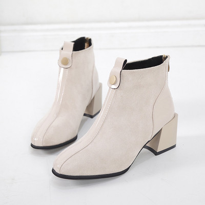 Fekete-fehér, vastag sarkú női csizma