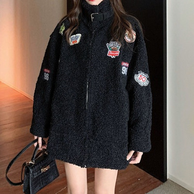 Jachetă lungă de puf în alb și negru cu aplicații