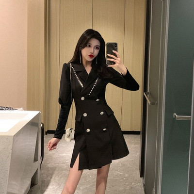 Rochie elegantă de damă, cu decolteu spitz și cu fantă în negru